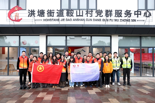 團委學雷鋒。黃崇武攝_副本.jpg